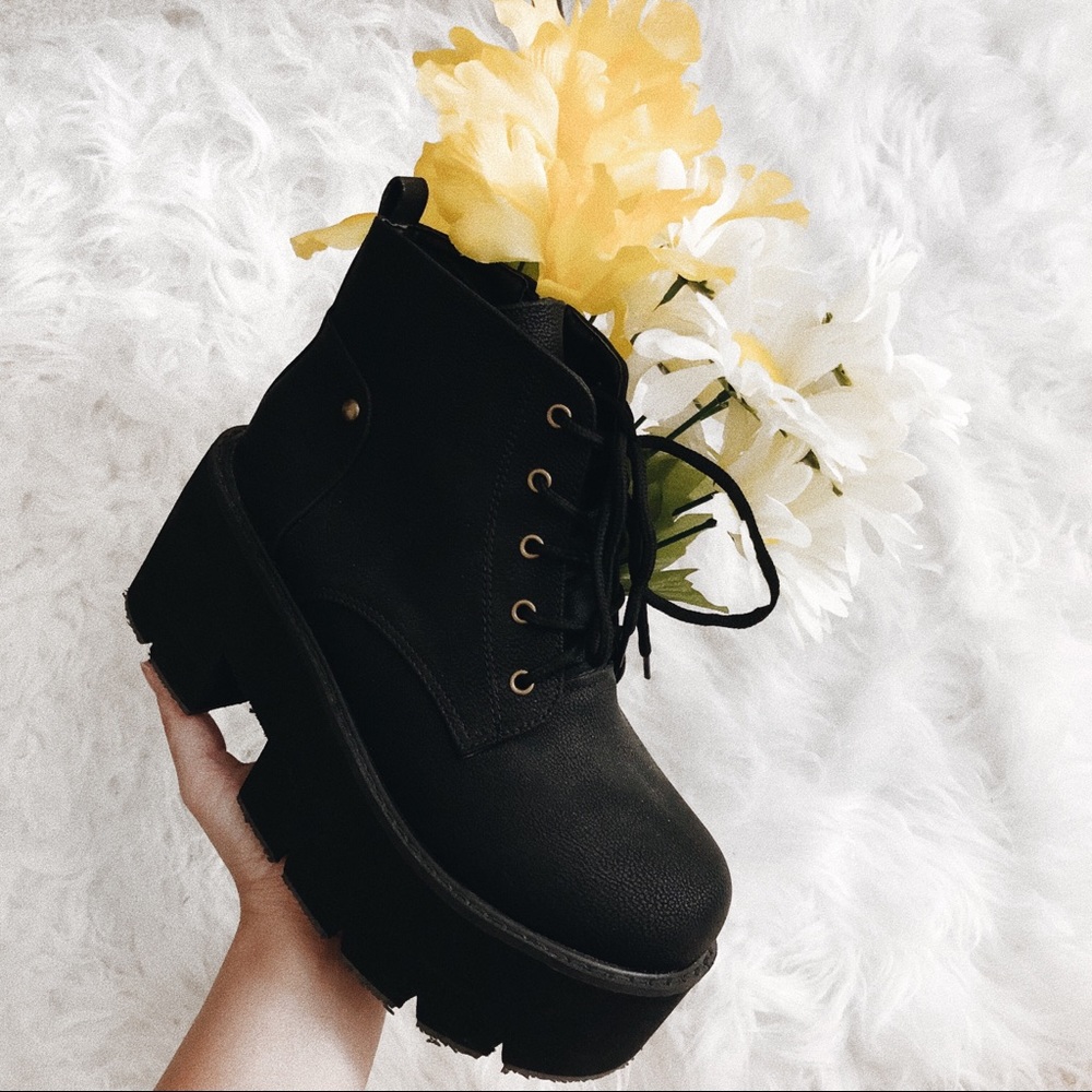 ❌ SOLD ❌ •  p l a t f o r m b o o t s •